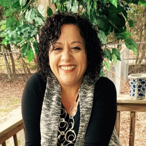 Meet your Posher, Debbie - Picture 1 of 1